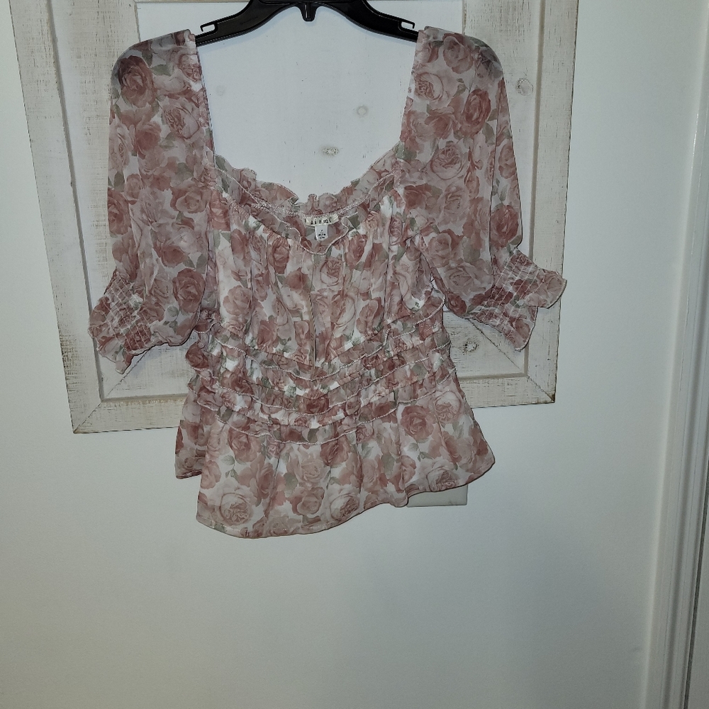 NWT Francesca’s Pink Rose Top size Large - Picture 3 of 5